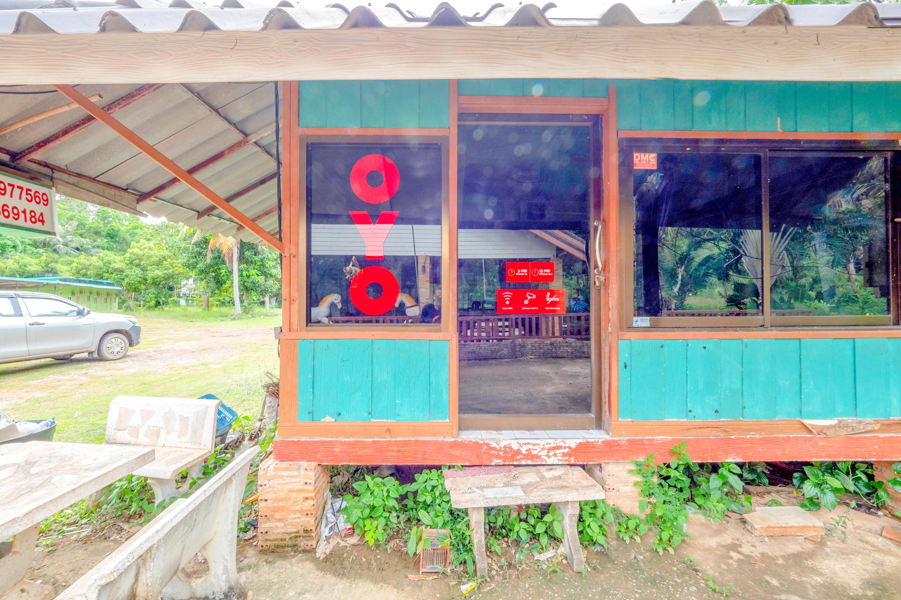 Oyo 1149 Best Resort Tha Mai Bagian luar foto