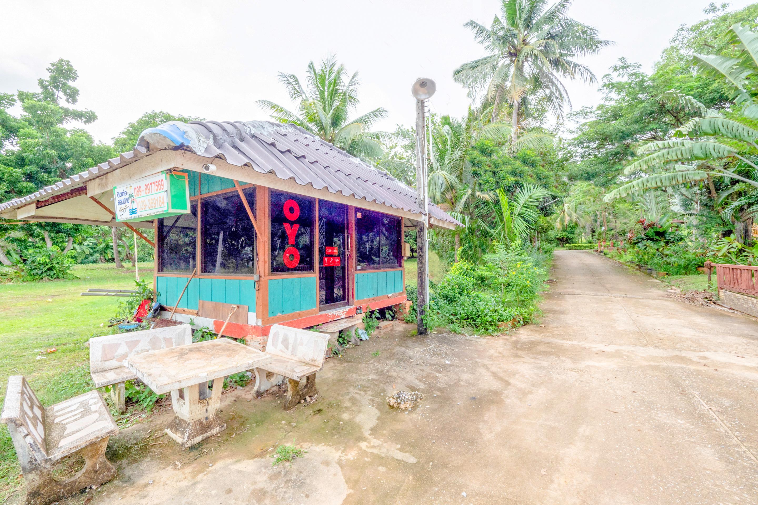 Oyo 1149 Best Resort Tha Mai Bagian luar foto
